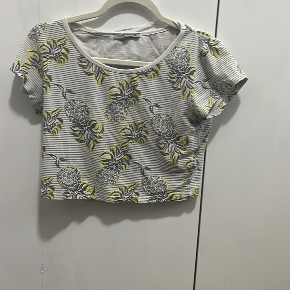 CROP TOP with Pineapple Design 🍍🍍